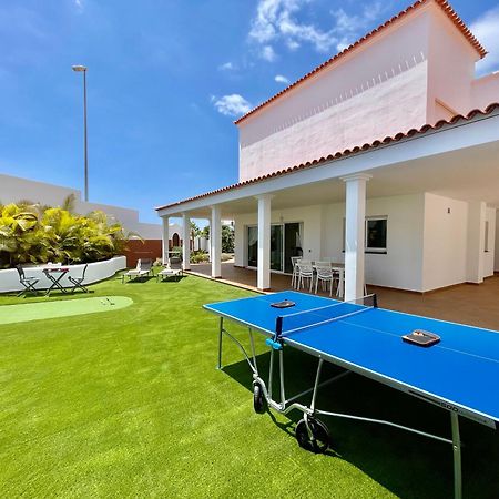Villa Amorio A Spacious Modern Getaway With A Private Heated Pool & Sea Views Costa Adeje  Ngoại thất bức ảnh