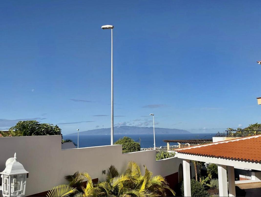 Villa Amorio A Spacious Modern Getaway With A Private Heated Pool & Sea Views Costa Adeje  Ngoại thất bức ảnh