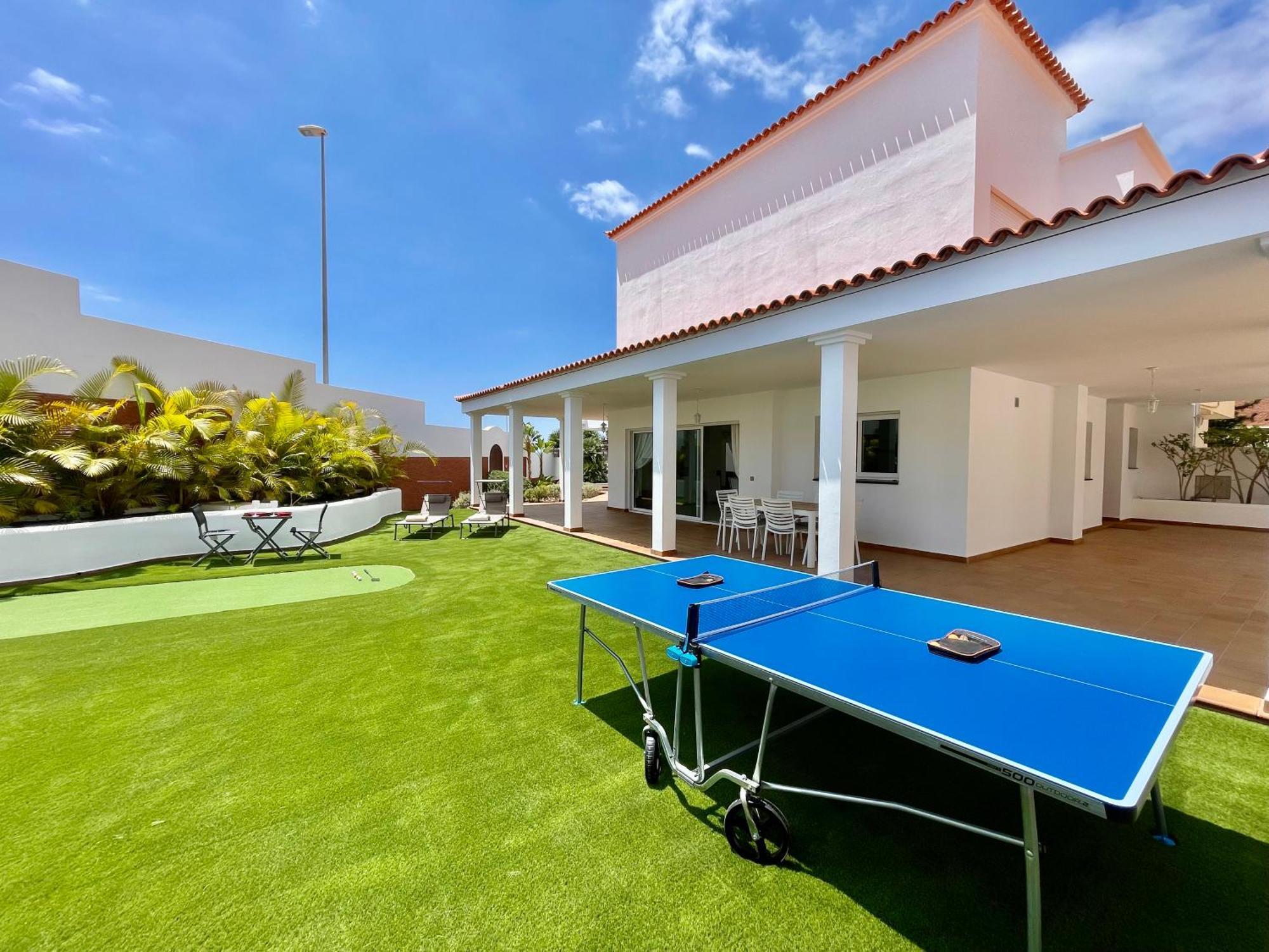 Villa Amorio A Spacious Modern Getaway With A Private Heated Pool & Sea Views Costa Adeje  Ngoại thất bức ảnh
