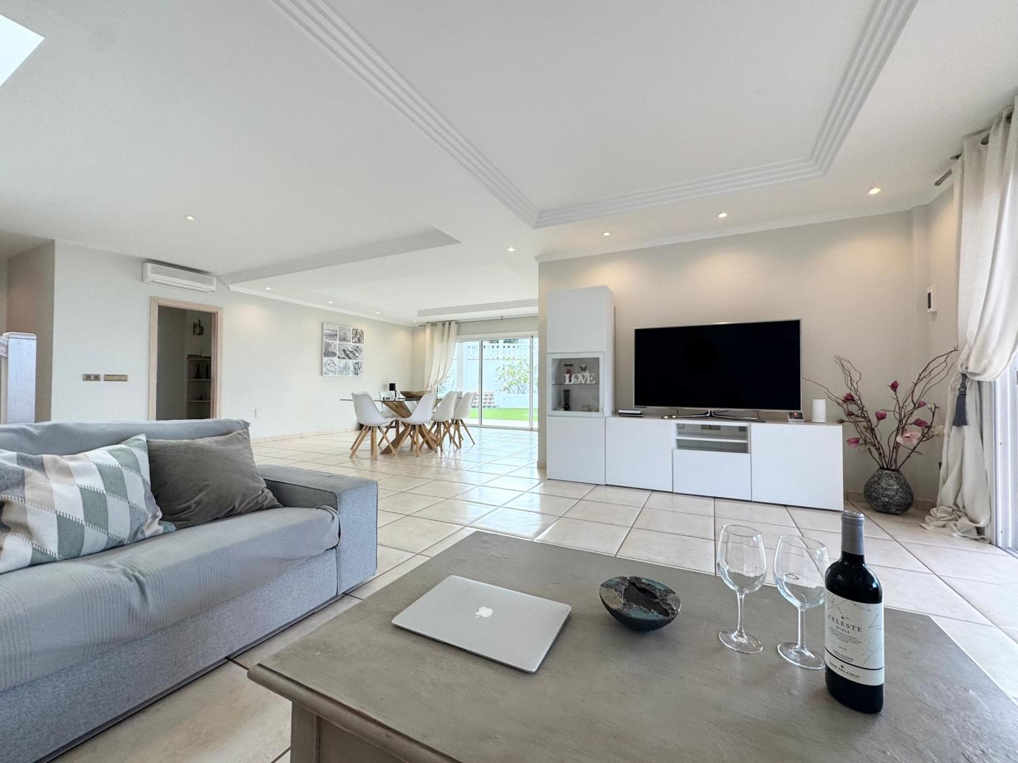 Villa Amorio A Spacious Modern Getaway With A Private Heated Pool & Sea Views Costa Adeje  Ngoại thất bức ảnh
